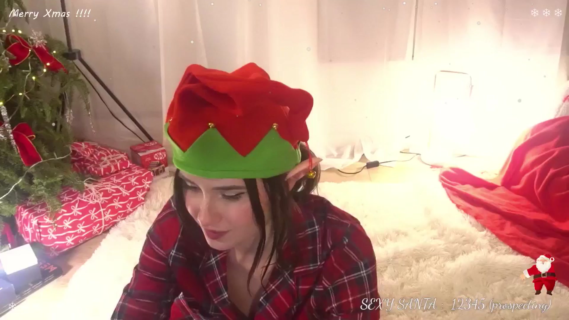 Gallery image thumbnail from Xmas_Issa's myfreecams stream on, 12/26/2024, 06:06 image 15 of 20