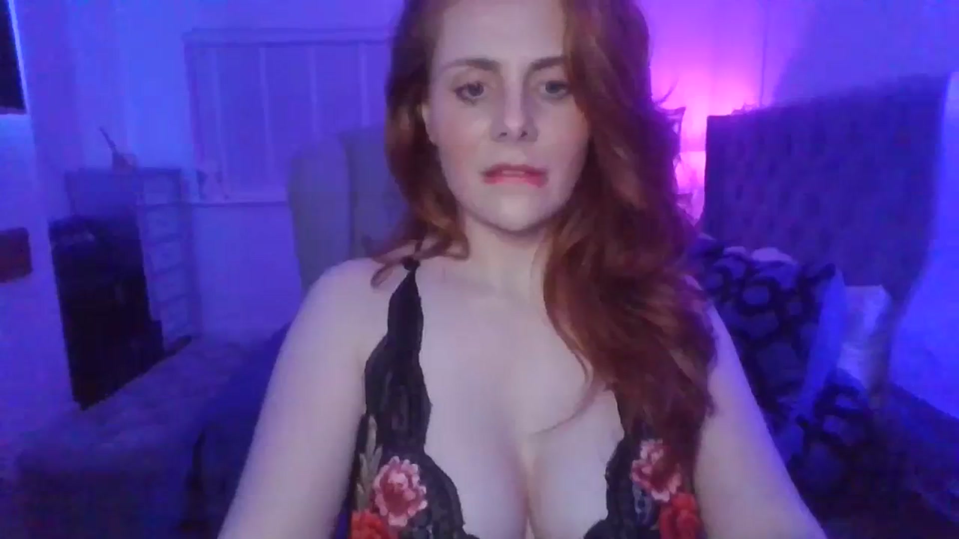 Gallery image thumbnail from Xmiss_amberx's myfreecams stream on, 11/15/2023, 21:08 image 10 of 20