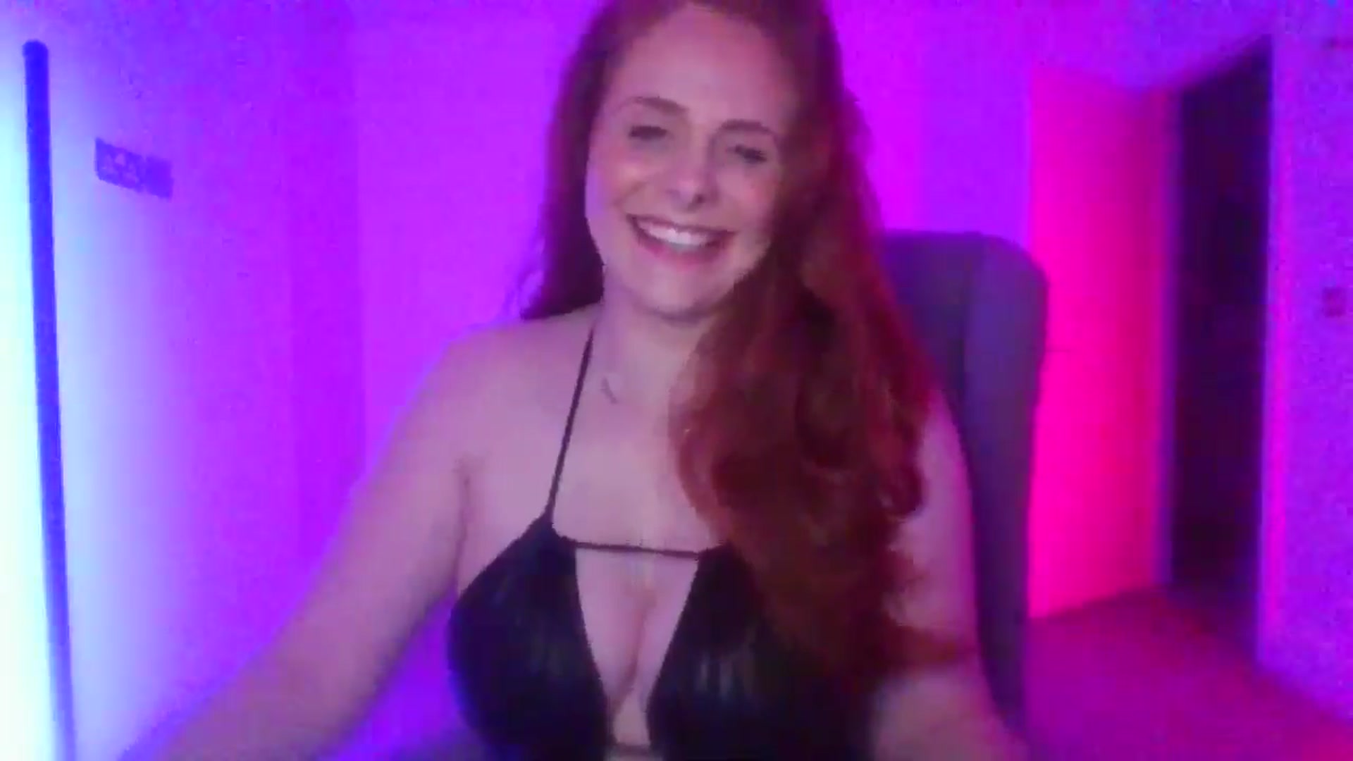 Gallery image thumbnail from Xmiss_amberx's myfreecams stream on, 05/29/2024, 23:07 image 4 of 20