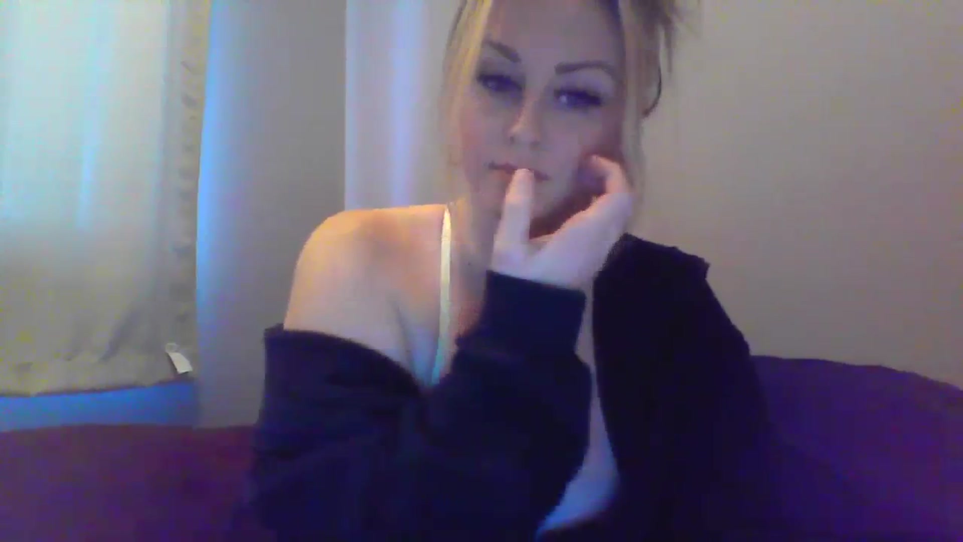 Gallery image thumbnail from XoTiff's myfreecams stream on, 12/12/2023, 18:53 image 3 of 20
