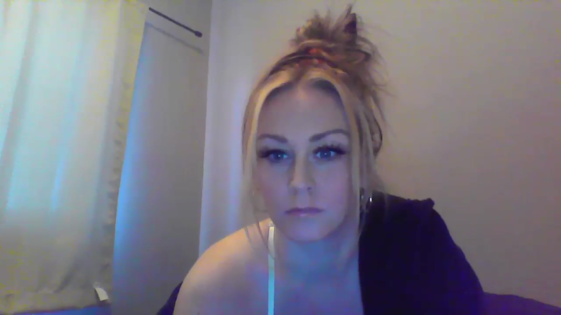 Gallery image thumbnail from XoTiff's myfreecams stream on, 12/12/2023, 18:53 image 6 of 20