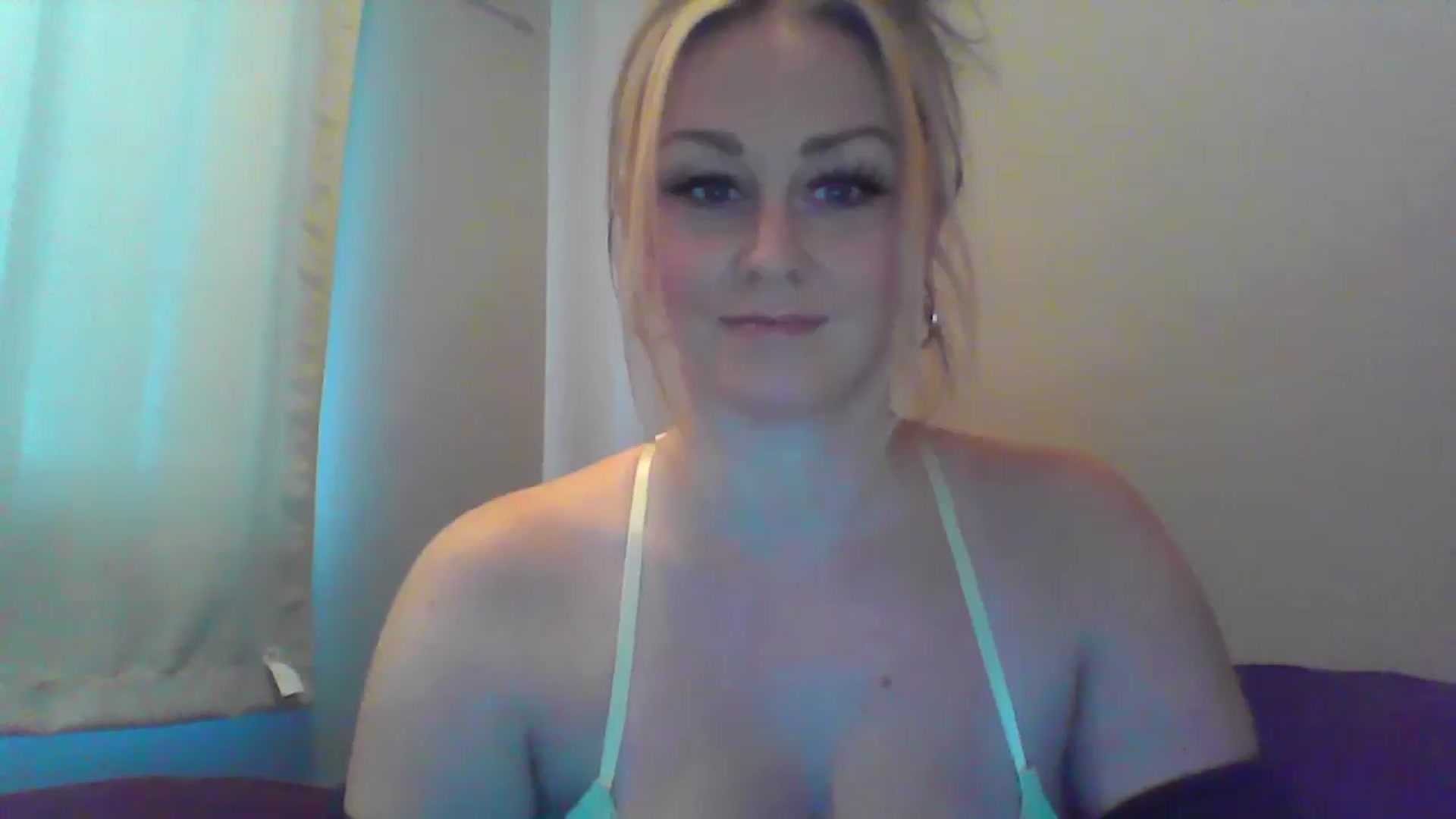 Gallery image thumbnail from XoTiff's myfreecams stream on, 12/12/2023, 18:53 image 16 of 20