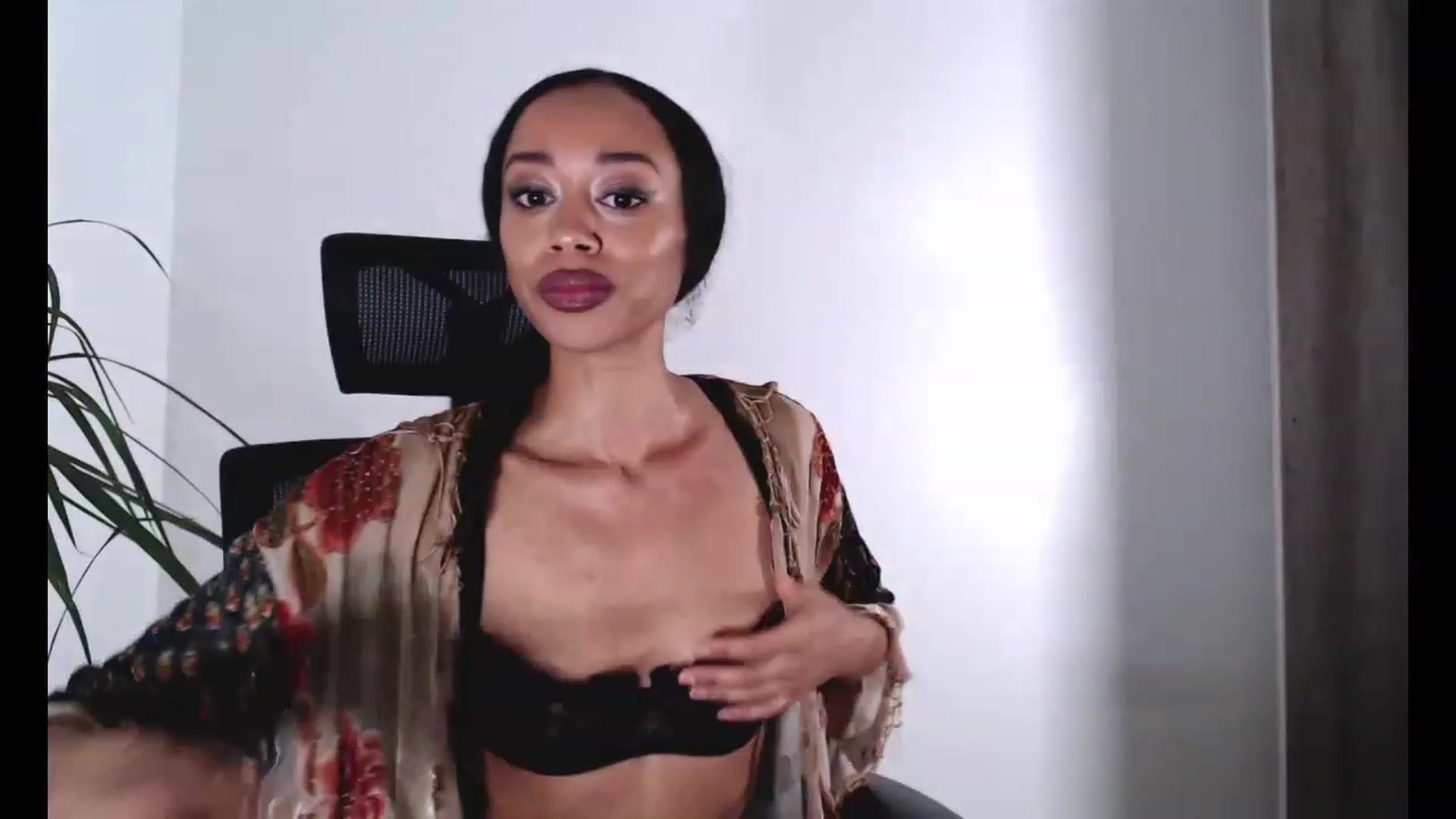 Gallery image thumbnail from Xo_Coquette's myfreecams stream on, 11/29/2022, 01:51 image 9 of 20