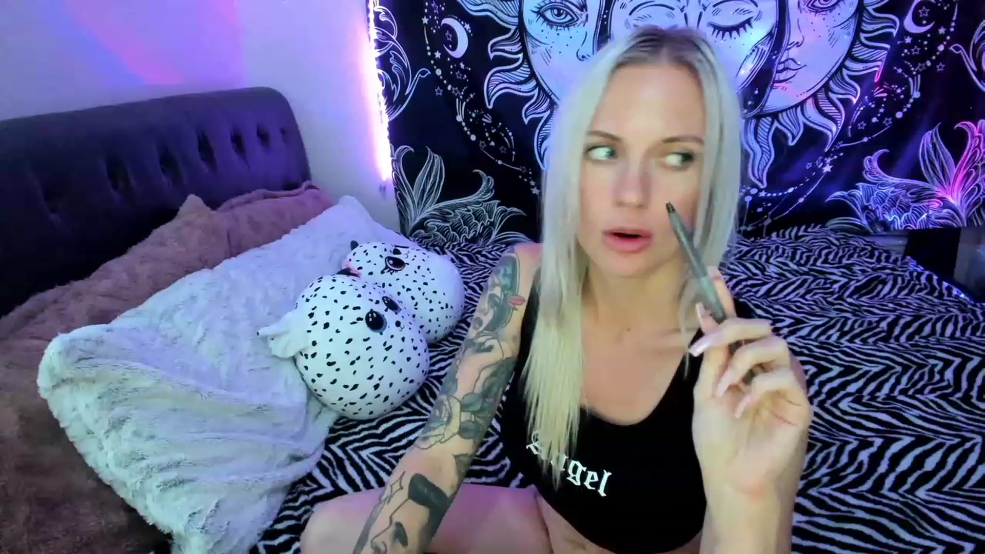 Gallery image thumbnail from Xo_belle's myfreecams stream on, 03/10/2023, 02:36 image 15 of 20