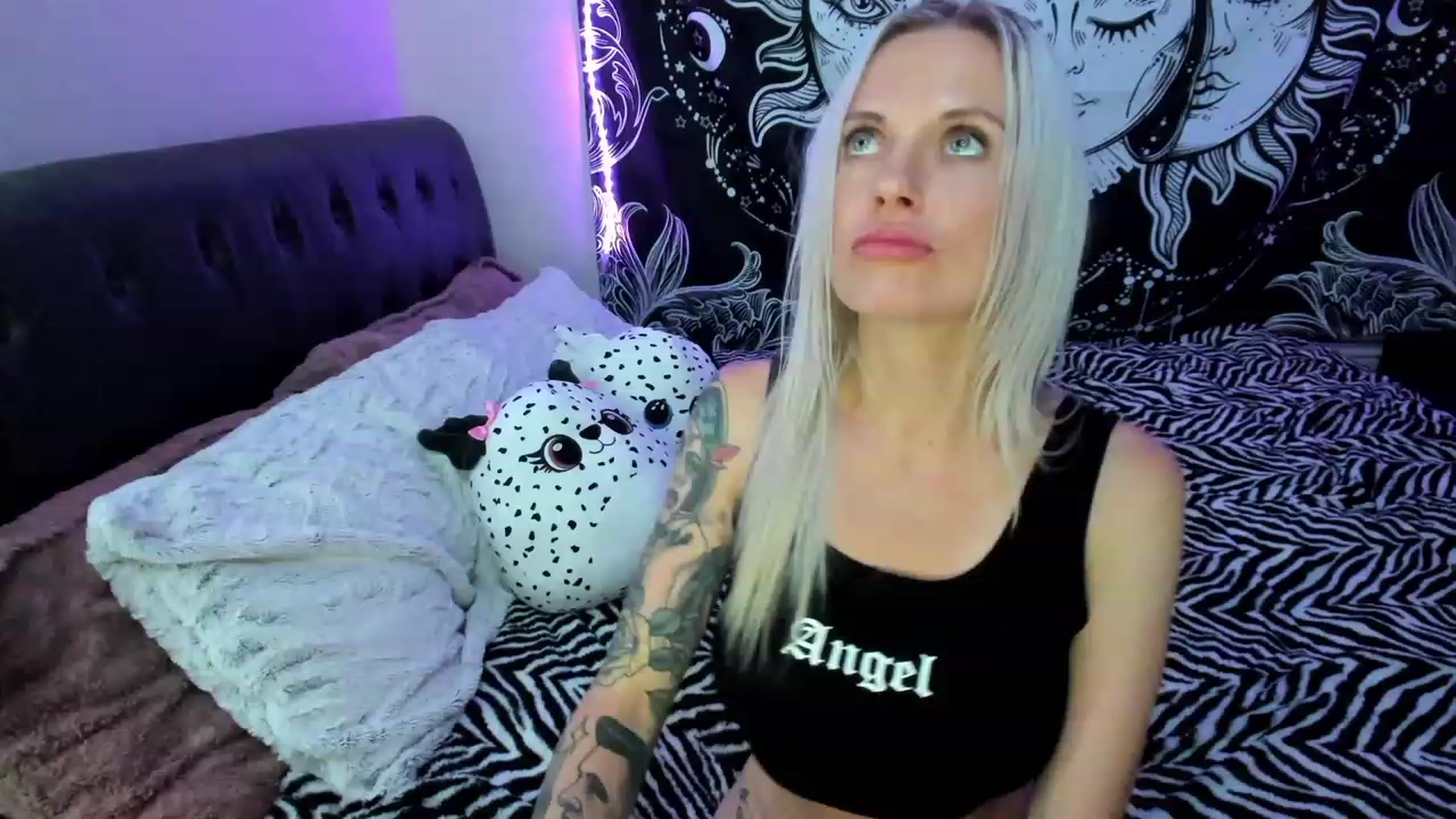 Gallery image thumbnail from Xo_belle's myfreecams stream on, 03/10/2023, 08:47 image 3 of 20