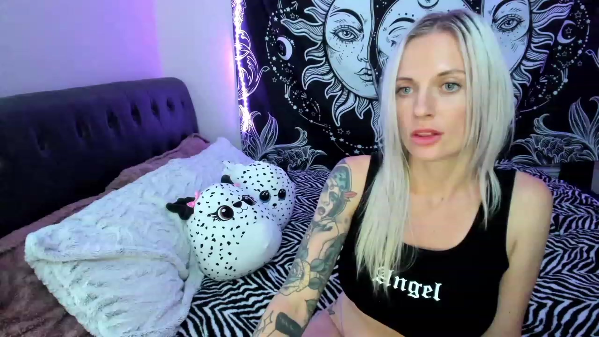 Gallery image thumbnail from Xo_belle's myfreecams stream on, 03/10/2023, 08:47 image 8 of 20