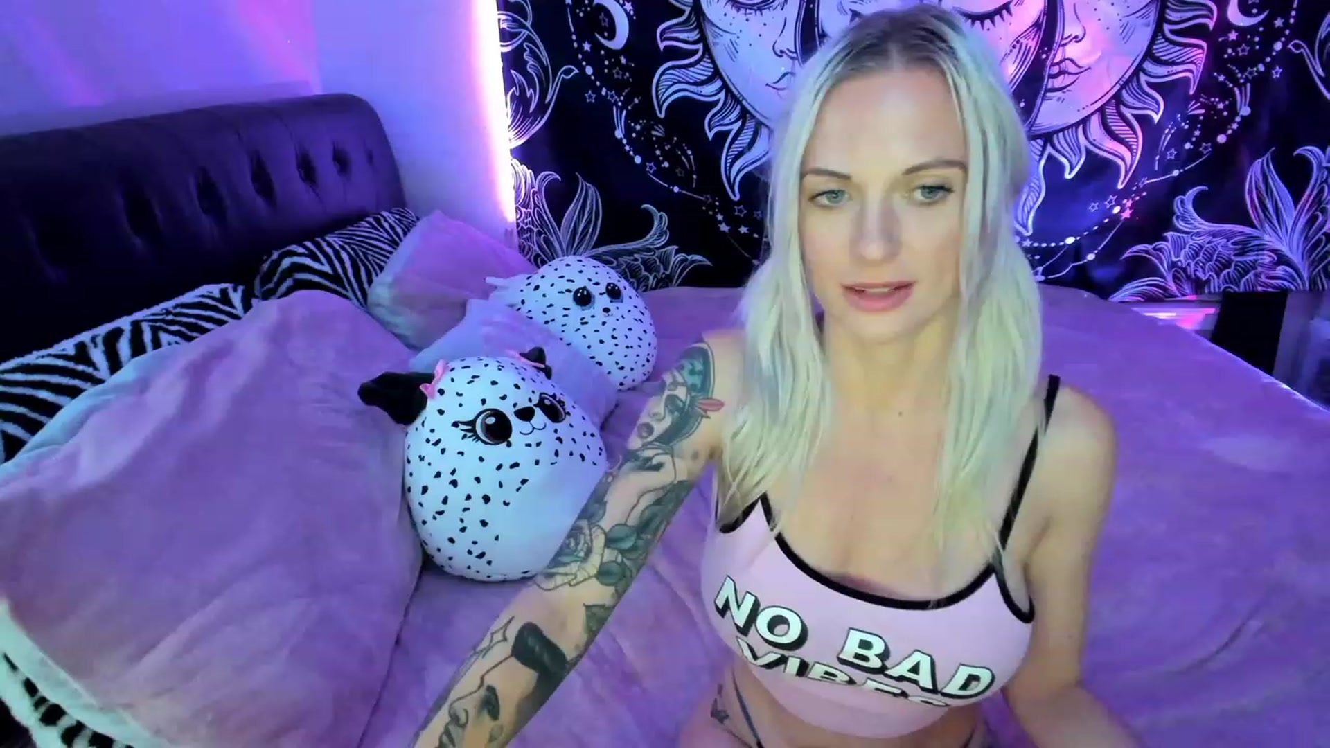 Gallery image thumbnail from Xo_belle's myfreecams stream on, 03/17/2023, 04:51 image 20 of 20