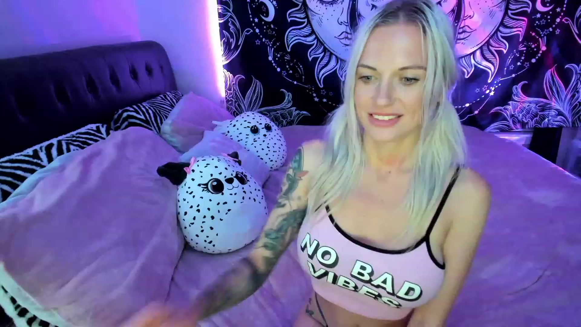 Gallery image thumbnail from Xo_belle's myfreecams stream on, 03/17/2023, 04:51 image 16 of 20