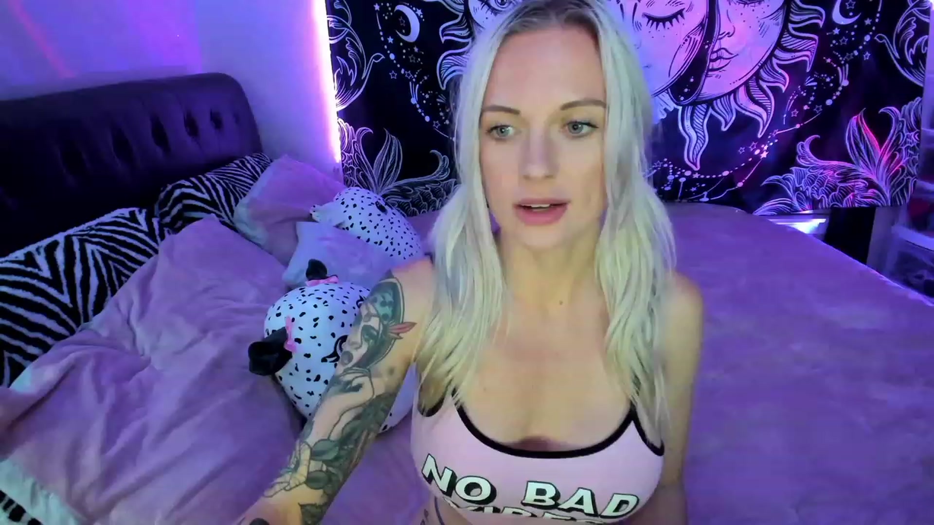 Gallery image thumbnail from Xo_belle's myfreecams stream on, 03/17/2023, 04:51 image 1 of 20