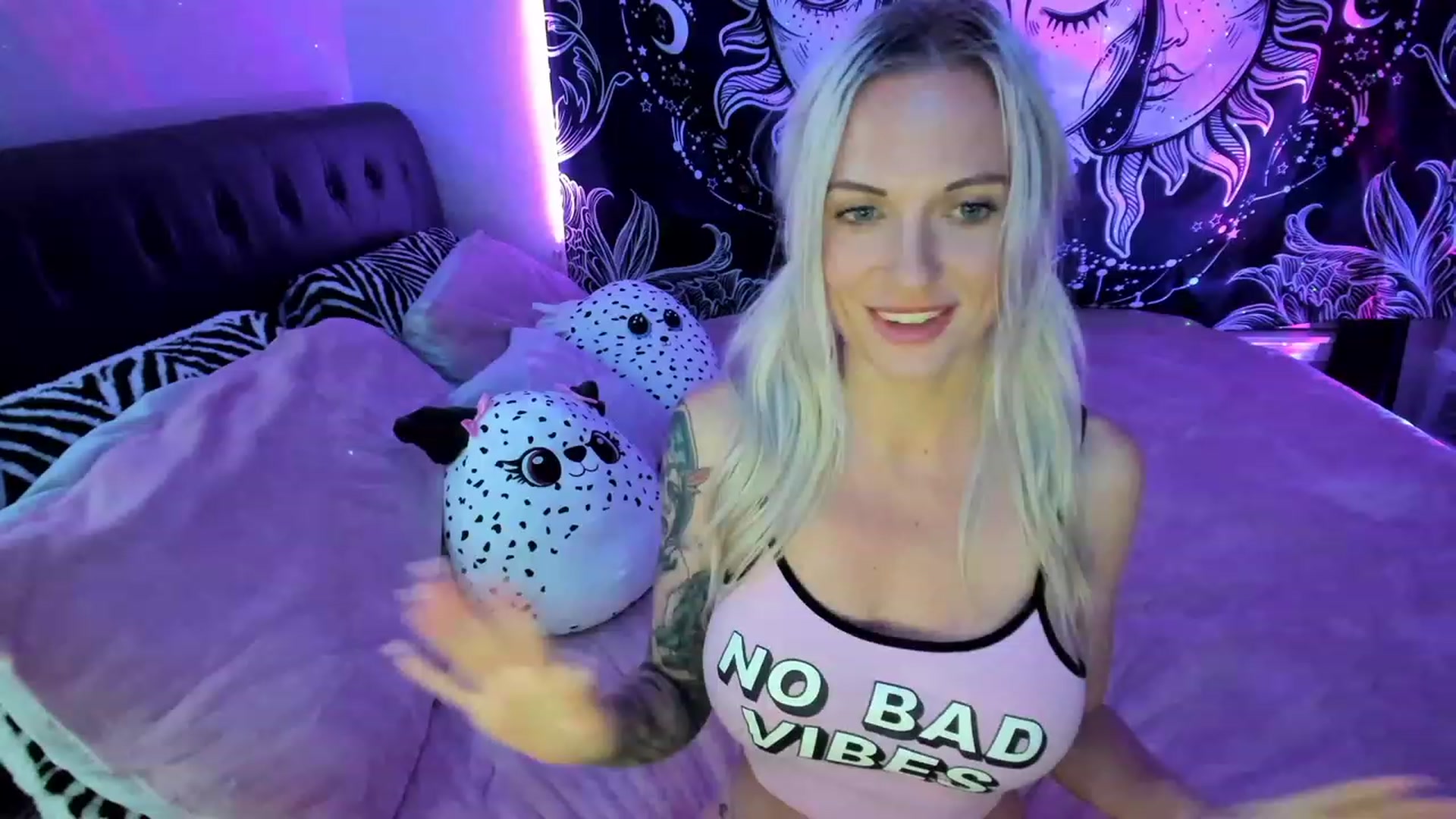 Gallery image thumbnail from Xo_belle's myfreecams stream on, 03/17/2023, 05:42 image 1 of 20
