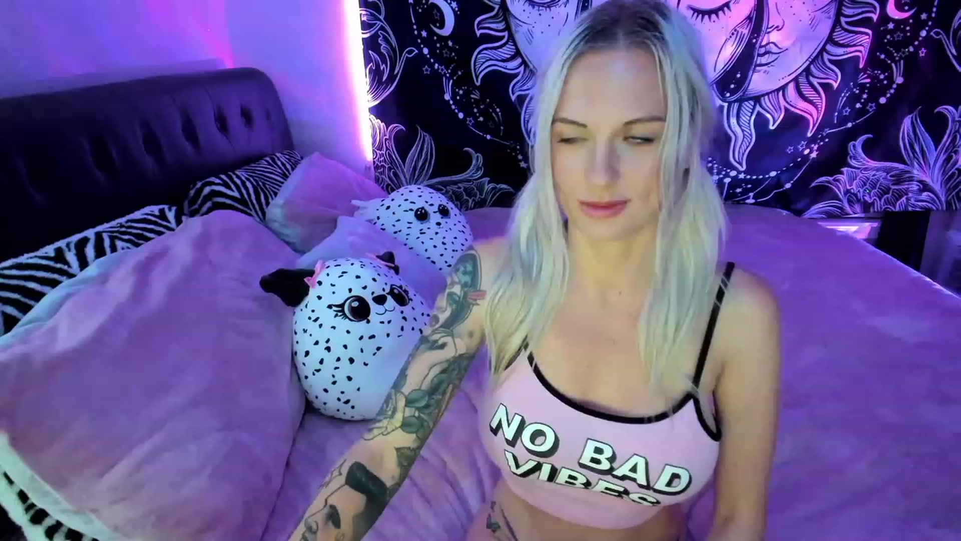 Gallery image thumbnail from Xo_belle's myfreecams stream on, 03/17/2023, 05:42 image 2 of 20