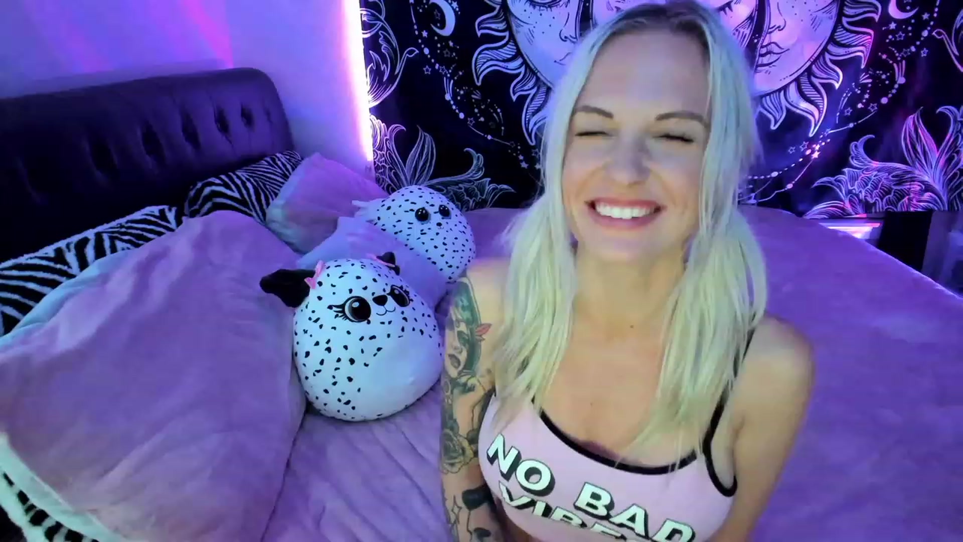 Gallery image thumbnail from Xo_belle's myfreecams stream on, 03/17/2023, 05:42 image 4 of 20