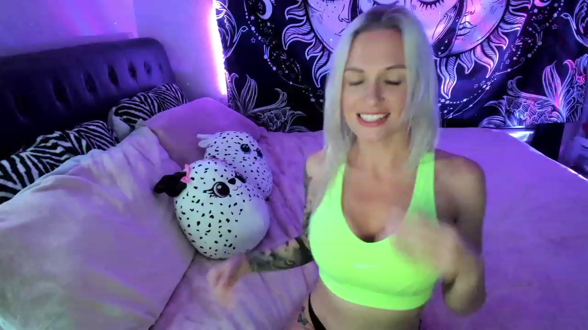 Gallery image thumbnail from Xo_belle's myfreecams stream on, 03/18/2023, 06:32 image 19 of 20