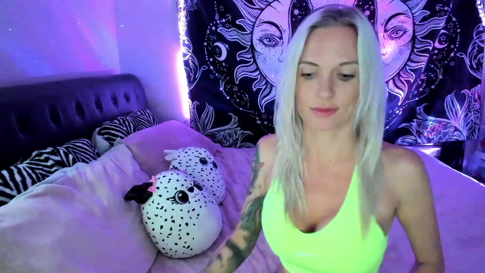 Gallery image thumbnail from Xo_belle's myfreecams stream on, 03/18/2023, 06:32 image 12 of 20