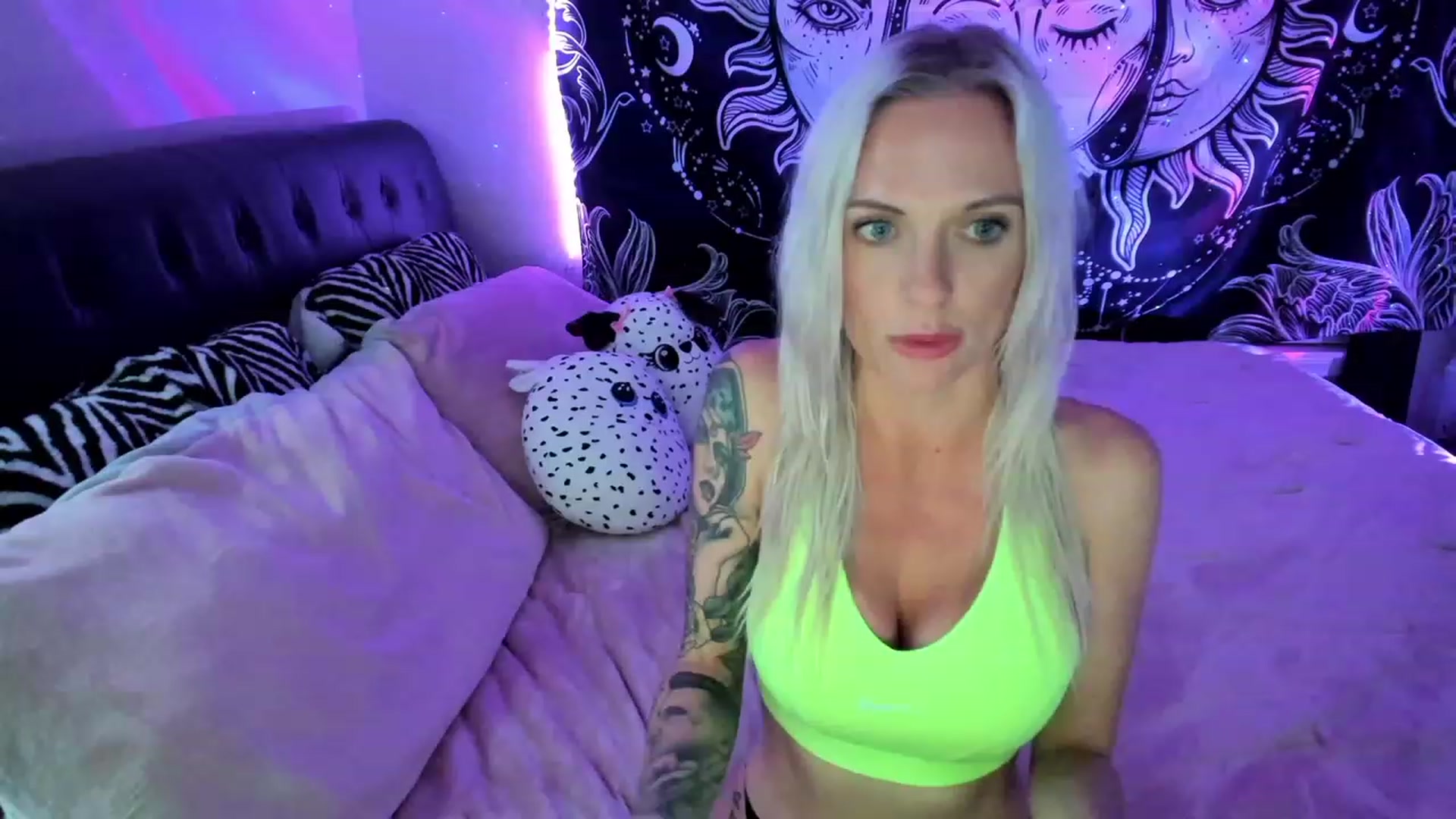 Gallery image thumbnail from Xo_belle's myfreecams stream on, 03/18/2023, 07:57 image 10 of 20