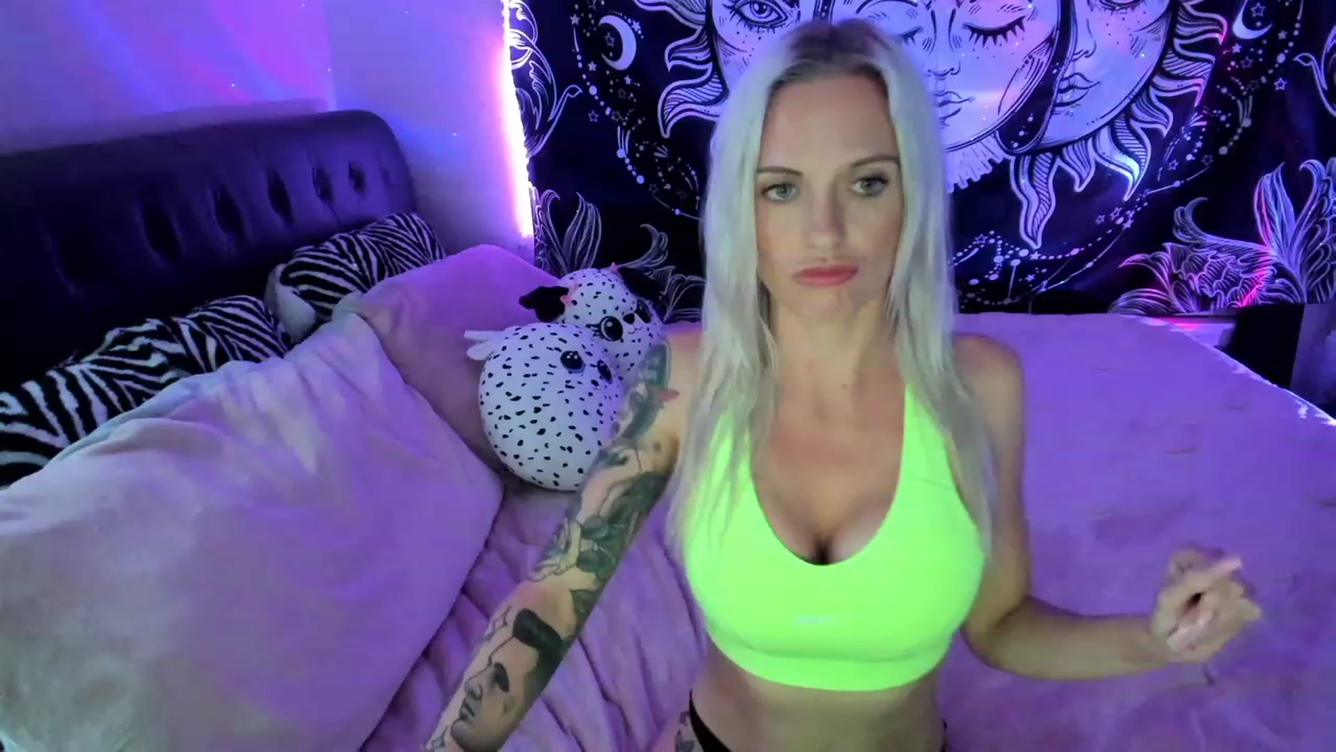 Gallery image thumbnail from Xo_belle's myfreecams stream on, 03/18/2023, 07:57 image 4 of 20