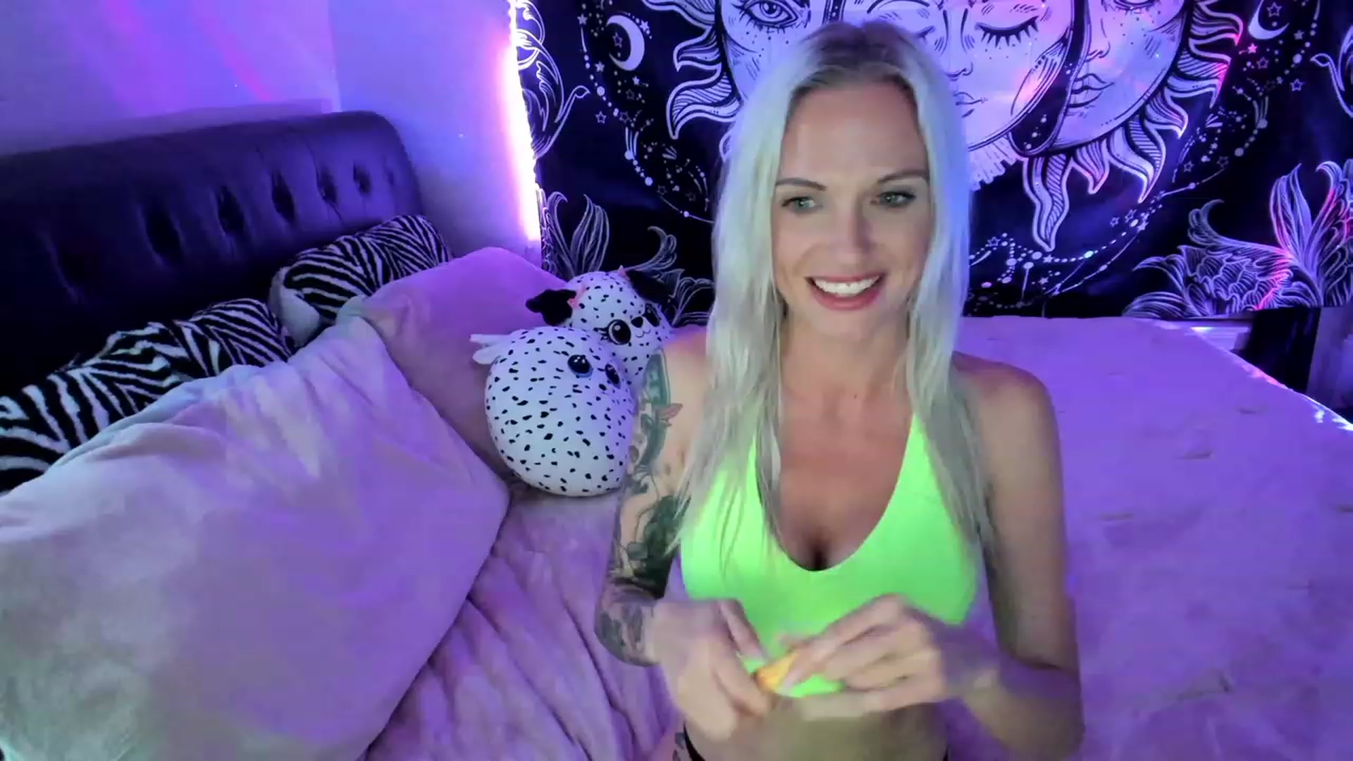 Gallery image thumbnail from Xo_belle's myfreecams stream on, 03/18/2023, 07:57 image 1 of 20