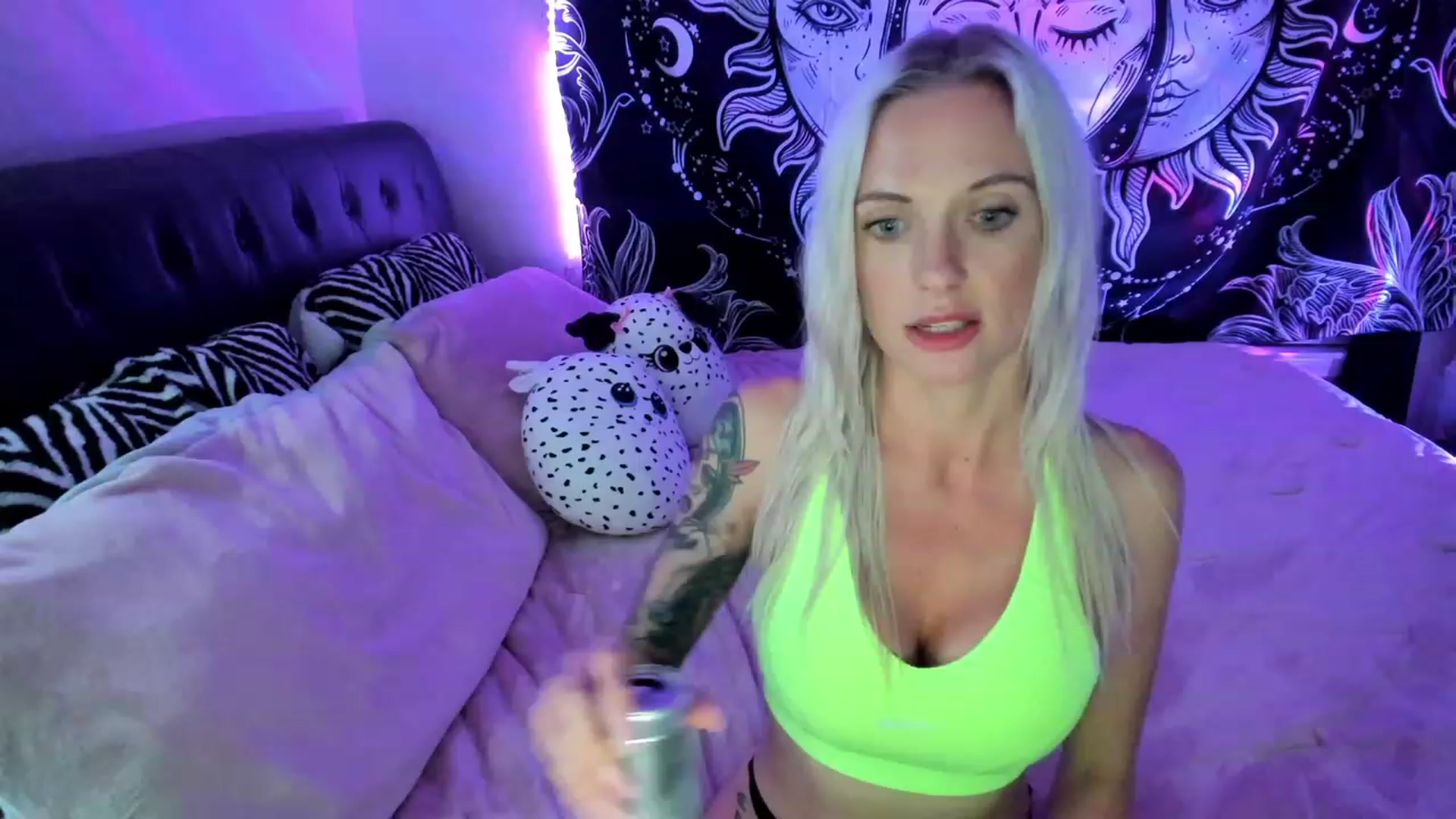 Gallery image thumbnail from Xo_belle's myfreecams stream on, 03/18/2023, 07:57 image 13 of 20