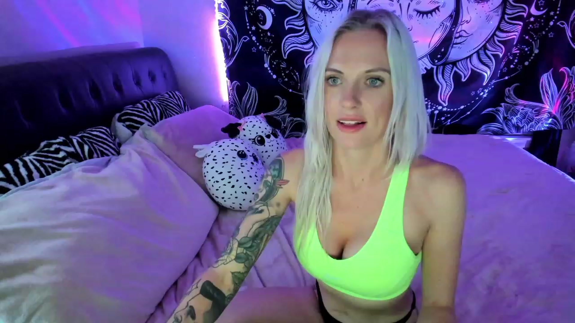 Gallery image thumbnail from Xo_belle's myfreecams stream on, 03/18/2023, 08:40 image 9 of 20