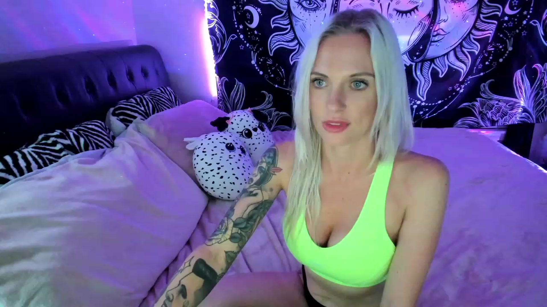 Gallery image thumbnail from Xo_belle's myfreecams stream on, 03/18/2023, 08:40 image 10 of 20