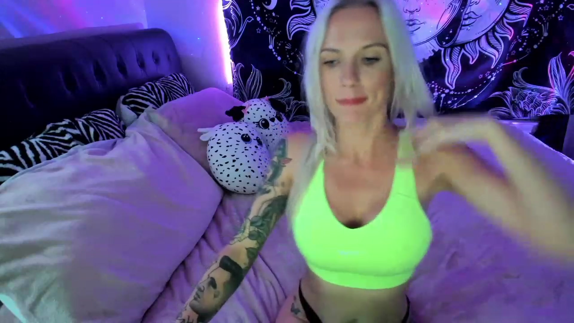Gallery image thumbnail from Xo_belle's myfreecams stream on, 03/18/2023, 09:27 image 18 of 20