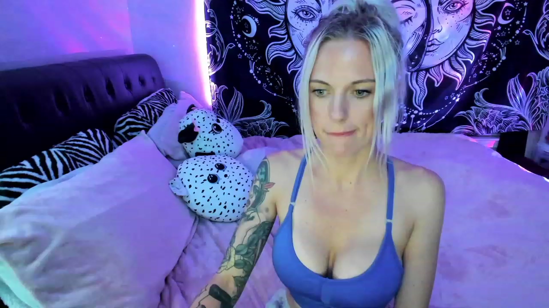 Gallery image thumbnail from Xo_belle's myfreecams stream on, 03/22/2023, 07:05 image 1 of 20