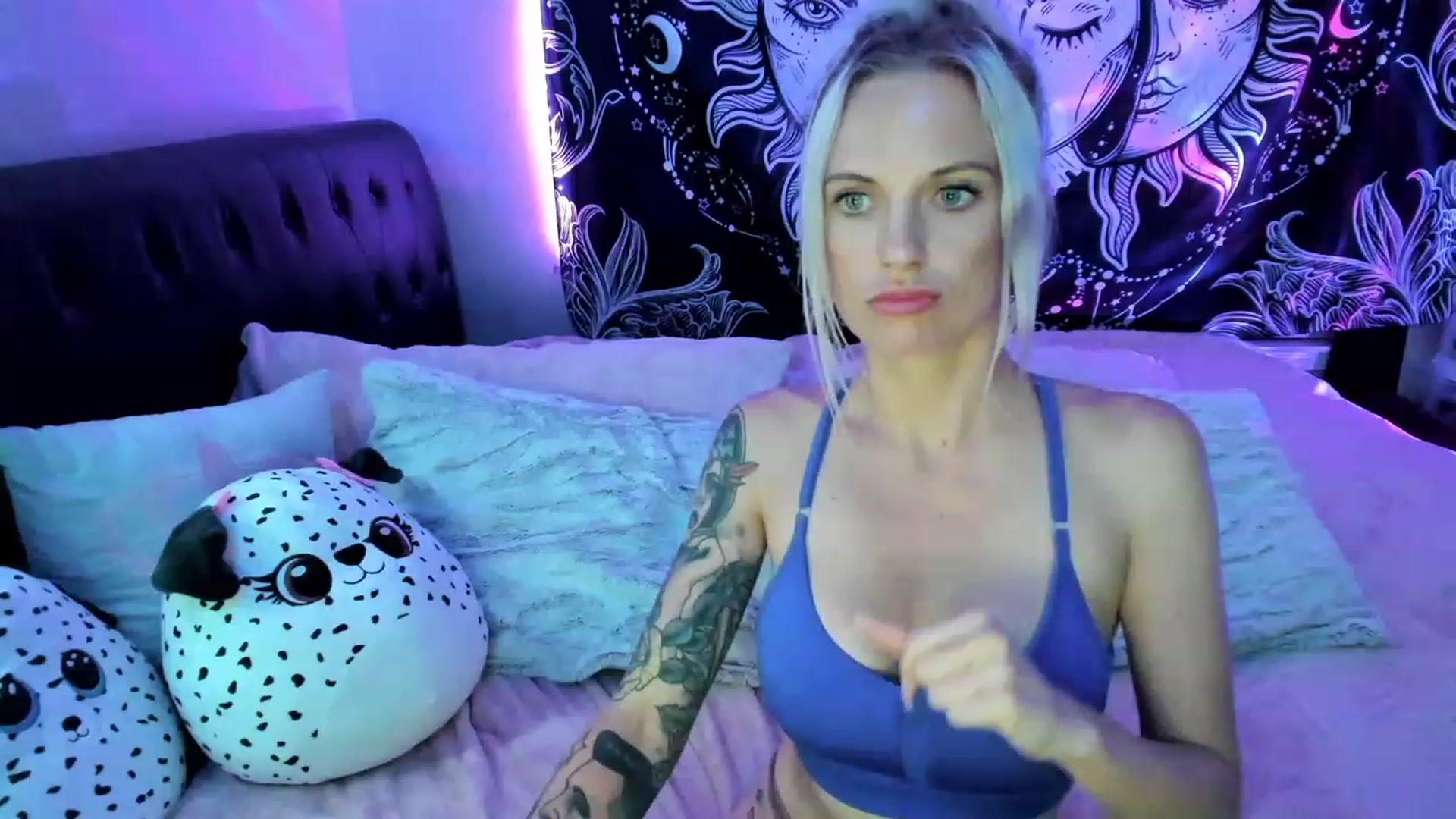 Gallery image thumbnail from Xo_belle's myfreecams stream on, 03/22/2023, 09:08 image 15 of 20