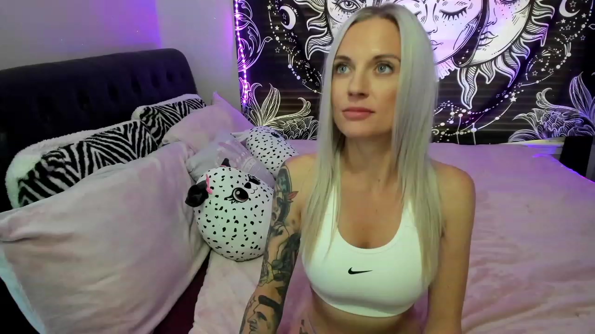 Gallery image thumbnail from Xo_belle's myfreecams stream on, 03/23/2023, 01:29 image 15 of 20
