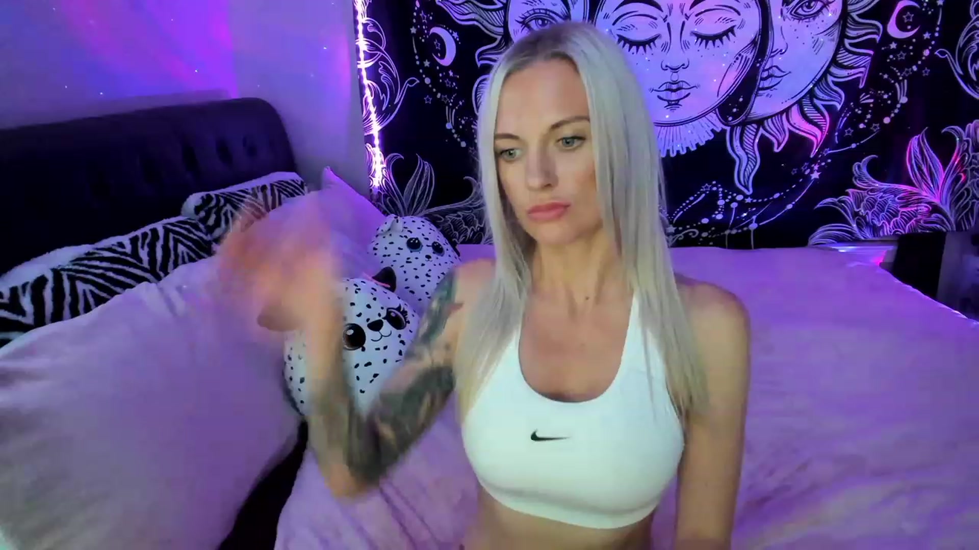 Gallery image thumbnail from Xo_belle's myfreecams stream on, 03/23/2023, 04:04 image 13 of 20
