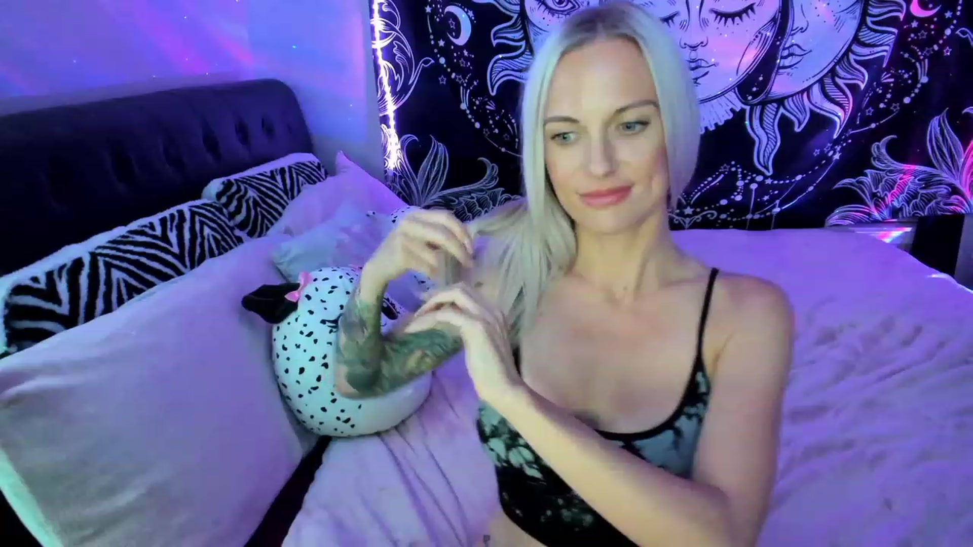 Gallery image thumbnail from Xo_belle's myfreecams stream on, 03/23/2023, 06:15 image 12 of 20