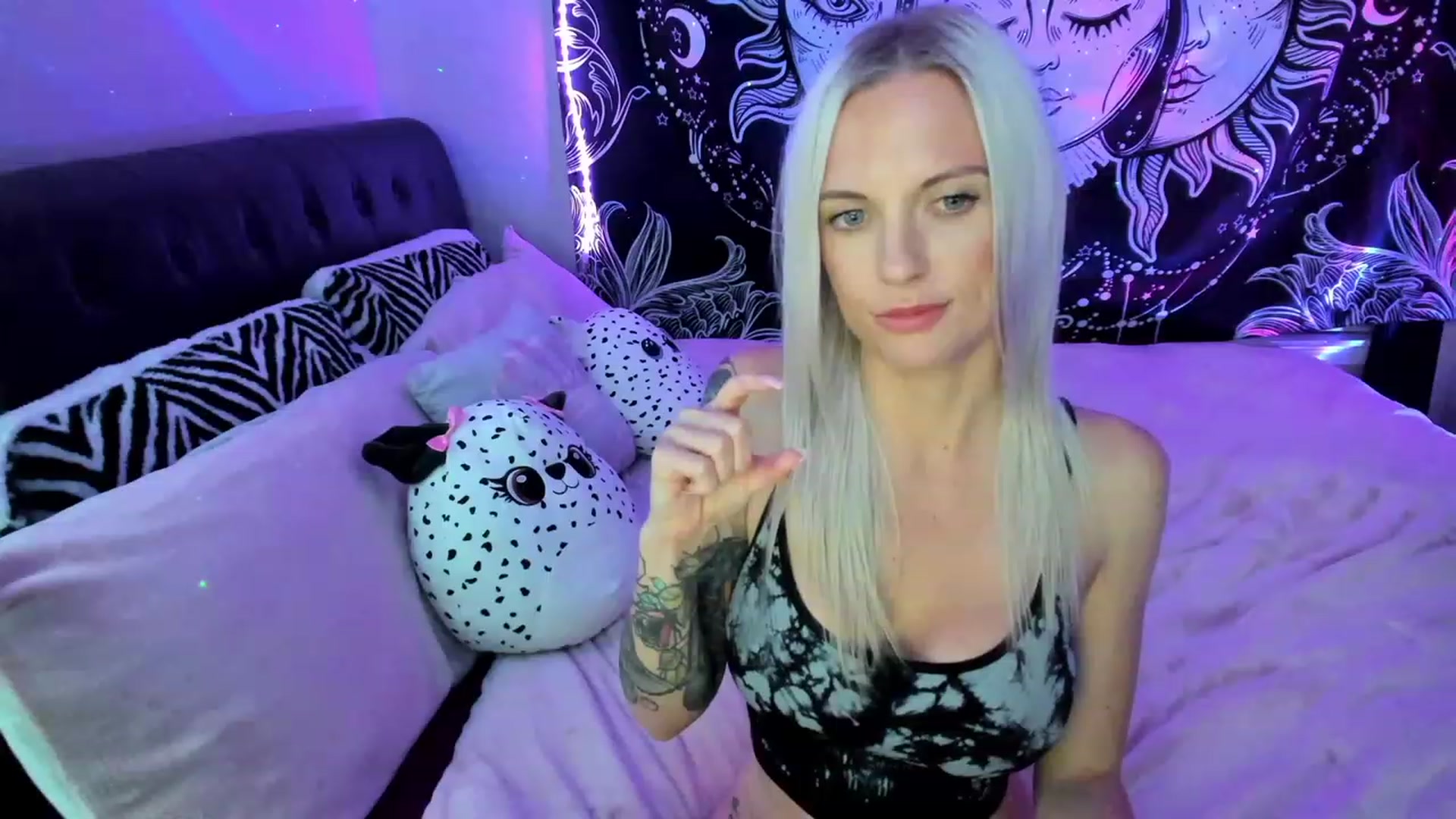 Gallery image thumbnail from Xo_belle's myfreecams stream on, 03/23/2023, 06:15 image 15 of 20