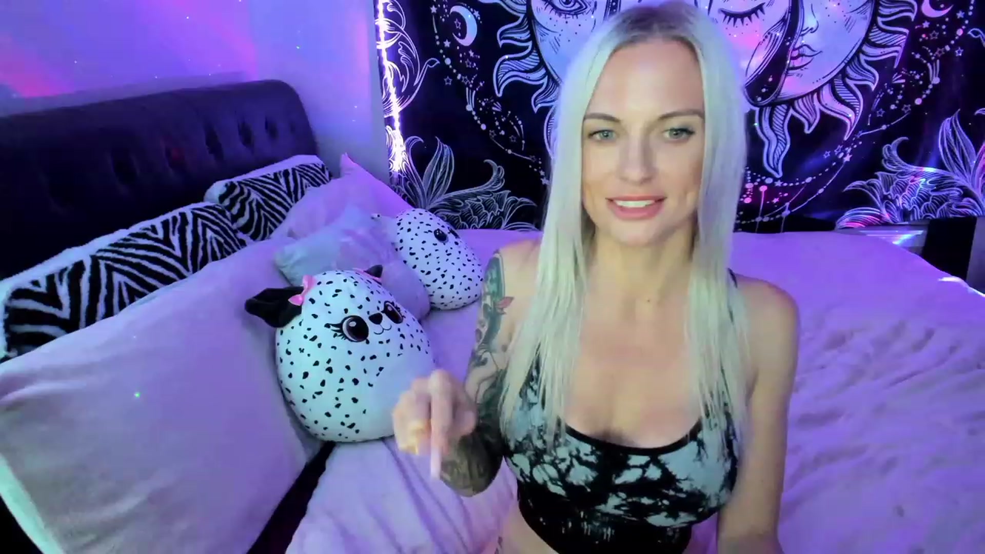 Gallery image thumbnail from Xo_belle's myfreecams stream on, 03/23/2023, 06:15 image 14 of 20