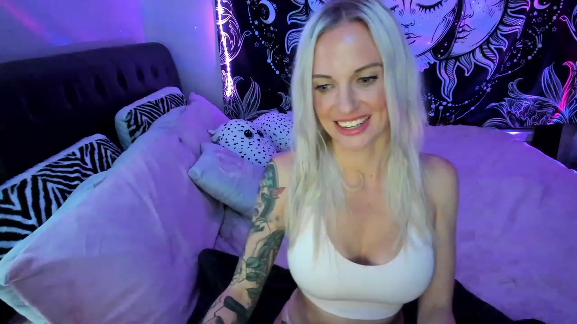 Gallery image thumbnail from Xo_belle's myfreecams stream on, 03/24/2023, 05:57 image 15 of 20