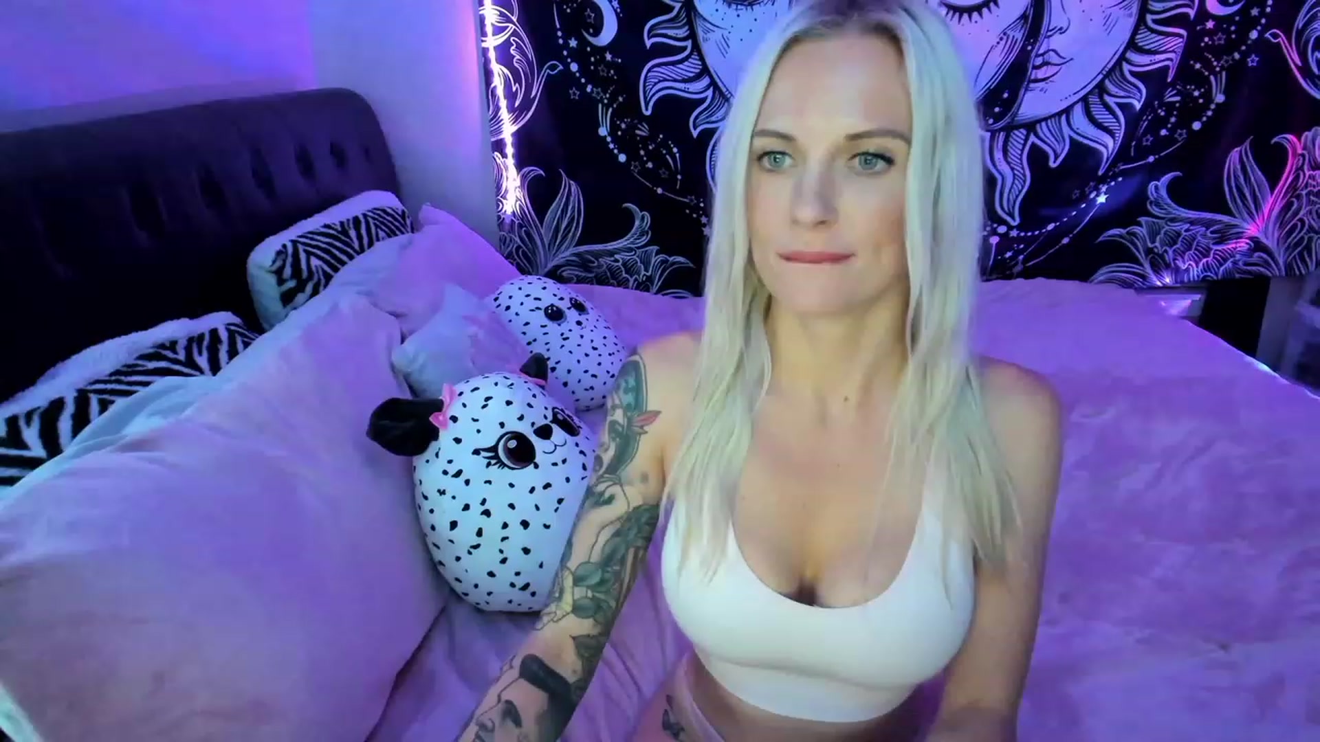 Gallery image thumbnail from Xo_belle's myfreecams stream on, 03/24/2023, 07:05 image 6 of 20