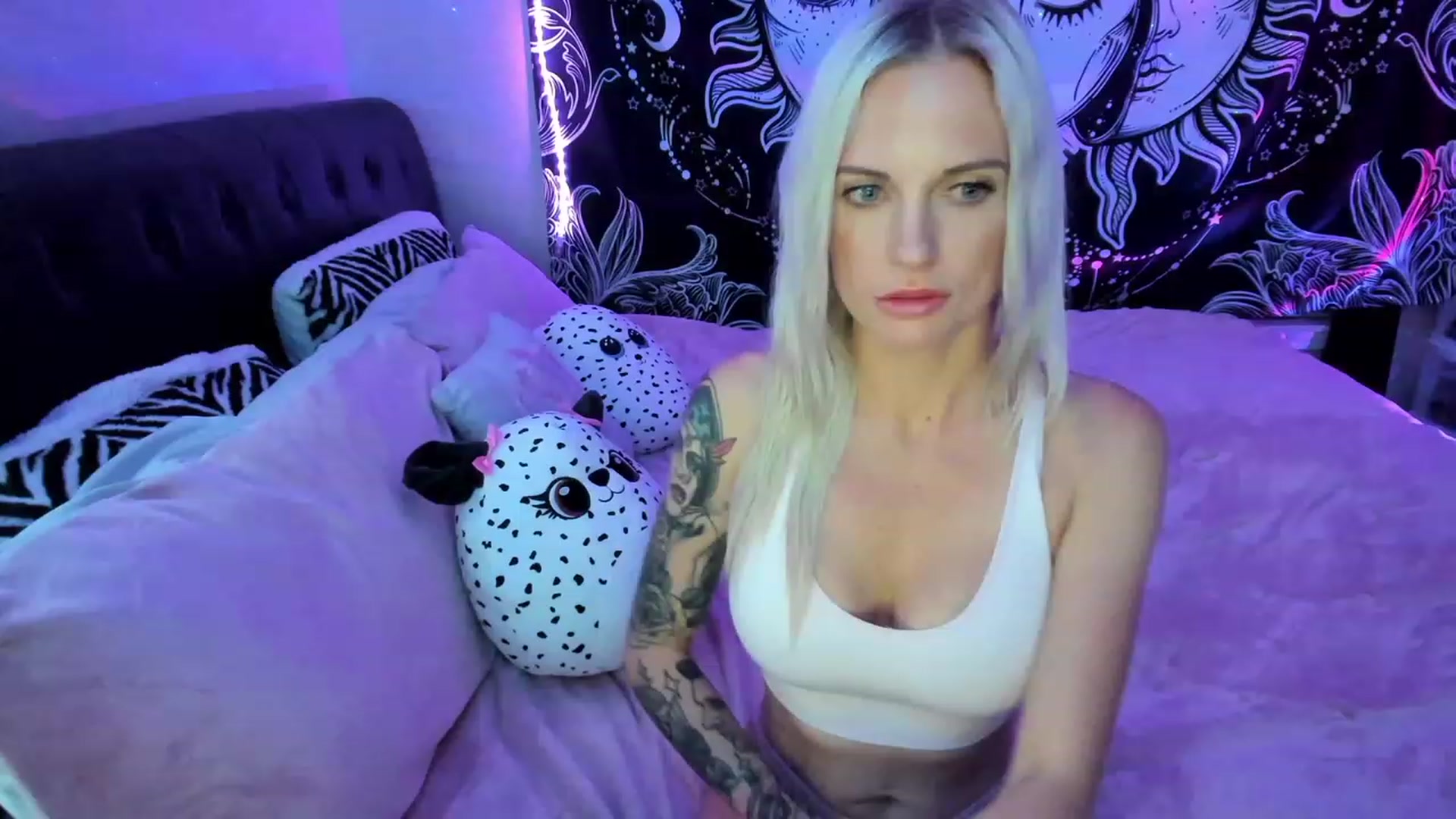 Gallery image thumbnail from Xo_belle's myfreecams stream on, 03/24/2023, 07:05 image 16 of 20