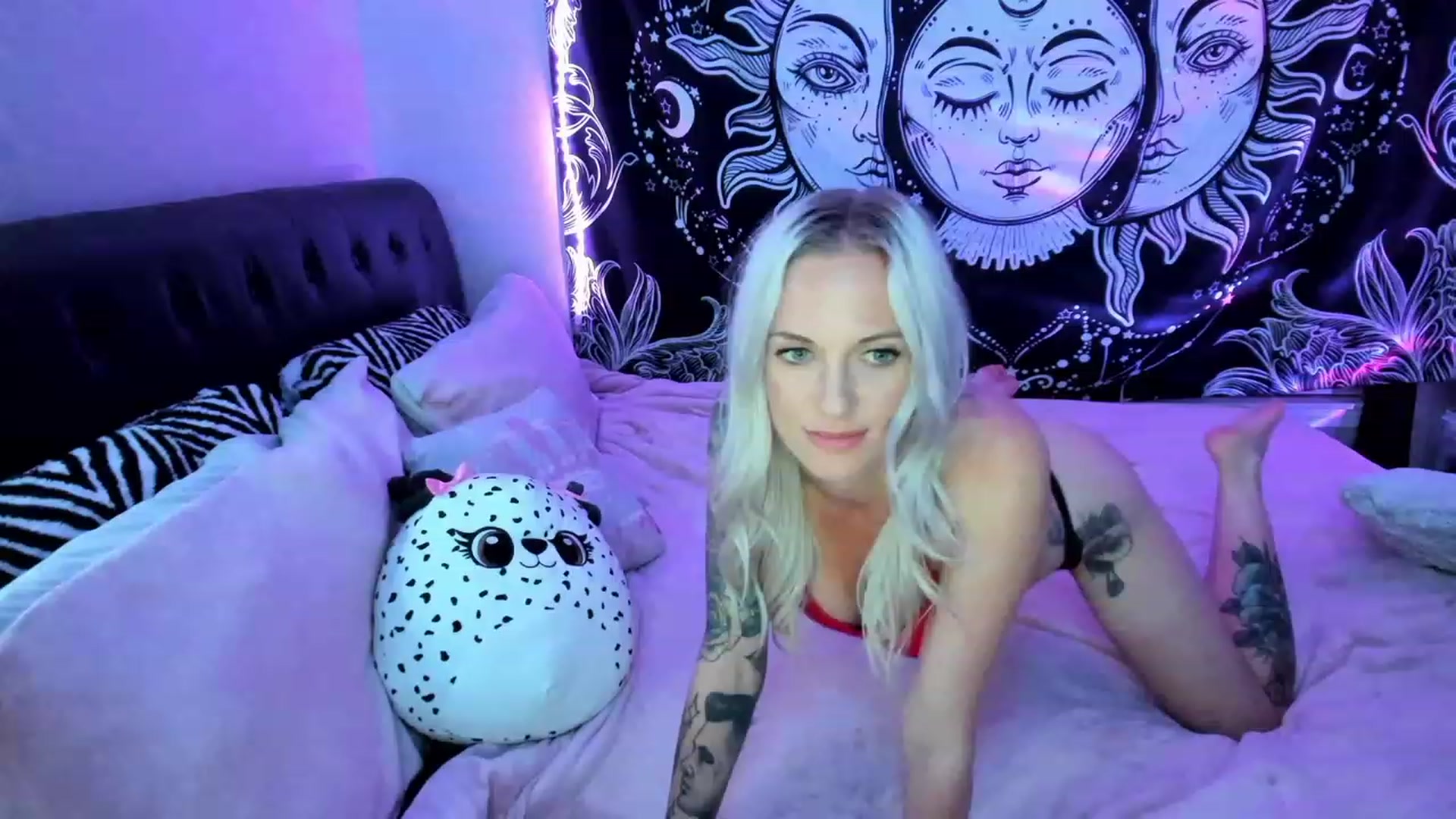 Gallery image thumbnail from Xo_belle's myfreecams stream on, 03/27/2023, 06:03 image 4 of 20