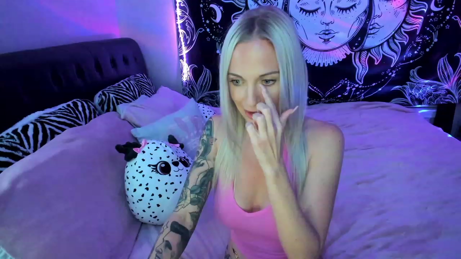 Gallery image thumbnail from Xo_belle's myfreecams stream on, 03/29/2023, 05:52 image 12 of 20