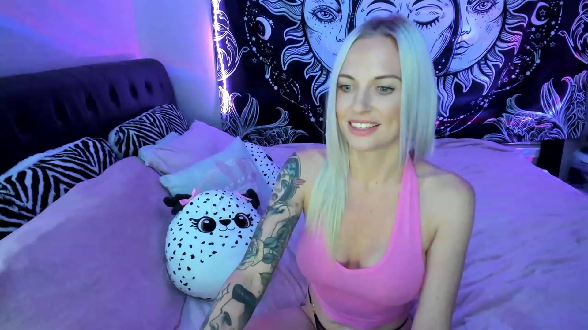 Gallery image thumbnail from Xo_belle's myfreecams stream on, 03/29/2023, 05:52 image 16 of 20
