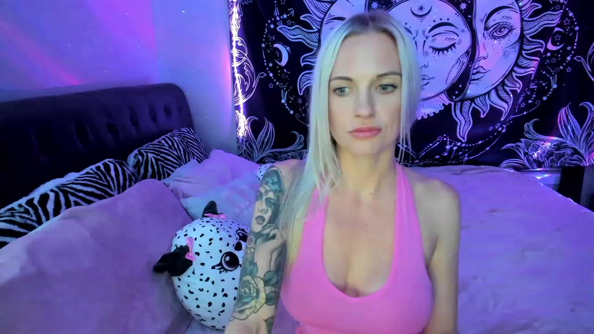 Gallery image thumbnail from Xo_belle's myfreecams stream on, 03/29/2023, 10:37 image 3 of 20