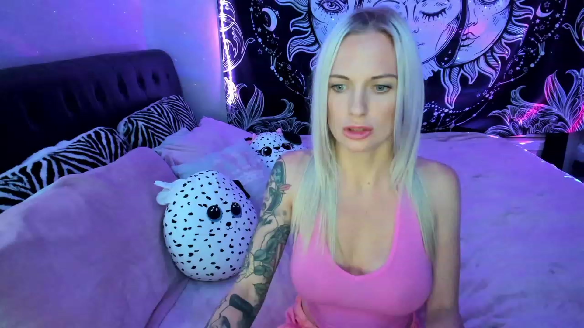 Gallery image thumbnail from Xo_belle's myfreecams stream on, 03/29/2023, 10:37 image 16 of 20