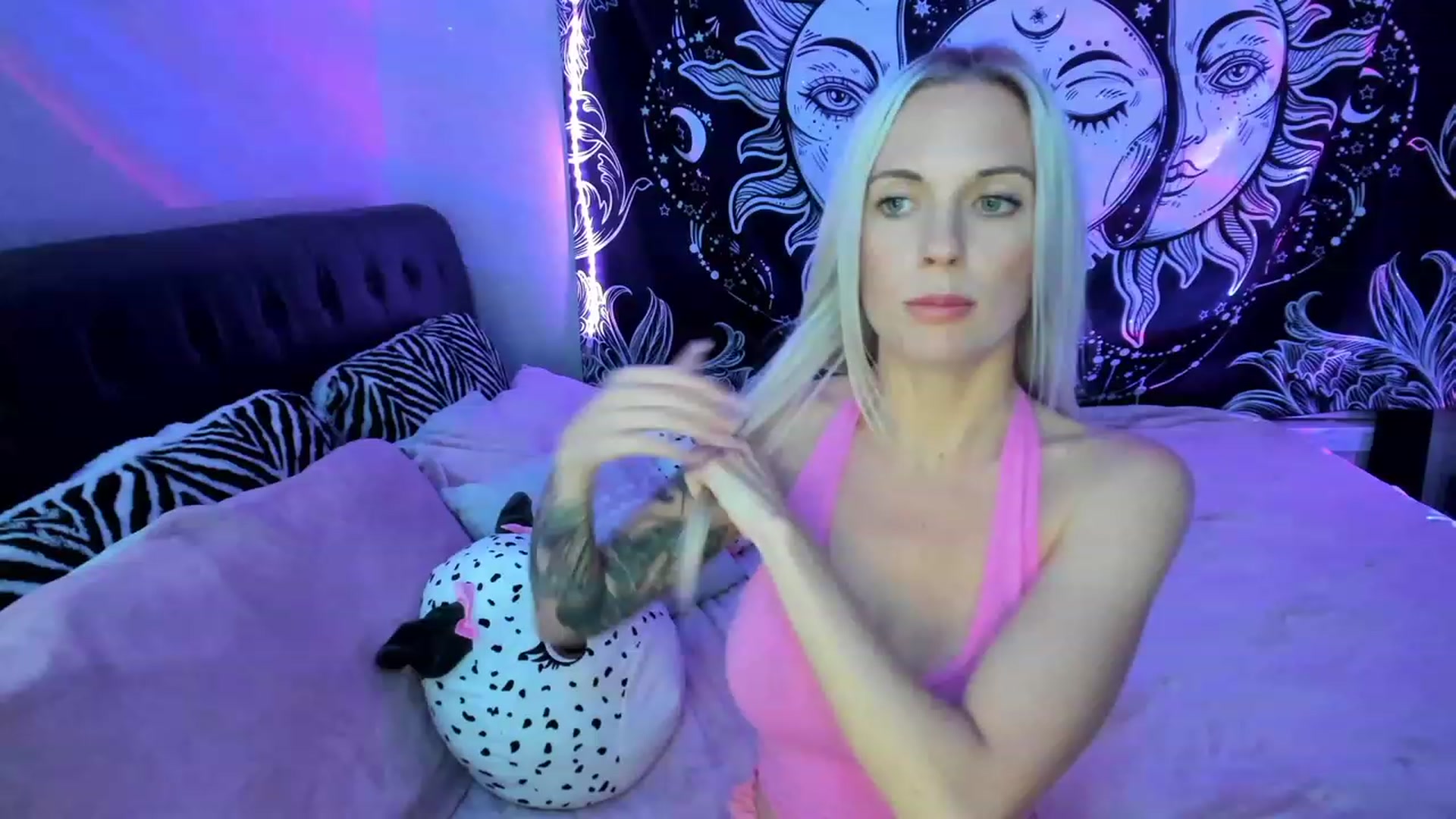 Gallery image thumbnail from Xo_belle's myfreecams stream on, 03/29/2023, 10:37 image 2 of 20