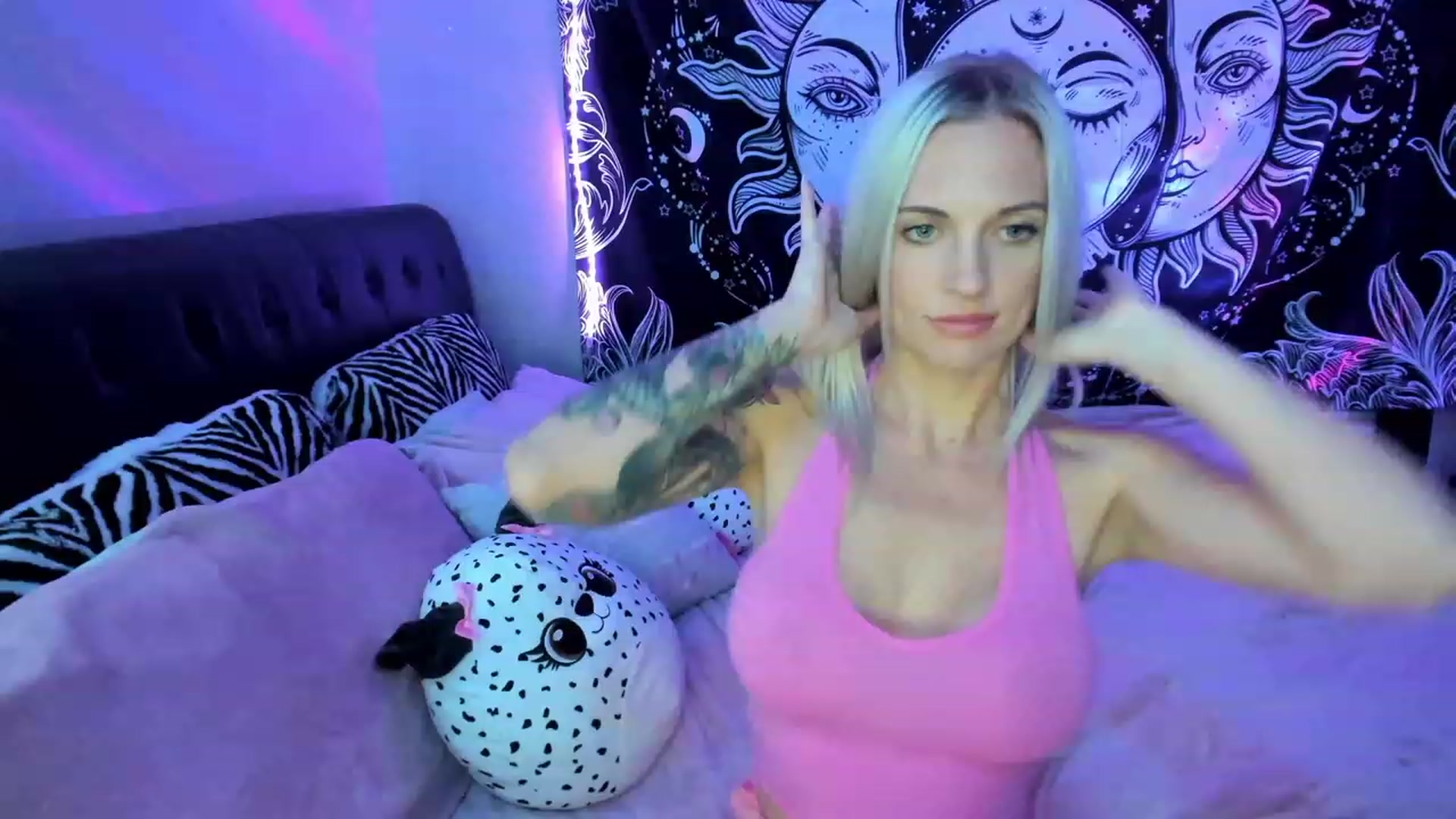Gallery image thumbnail from Xo_belle's myfreecams stream on, 03/29/2023, 10:37 image 1 of 20