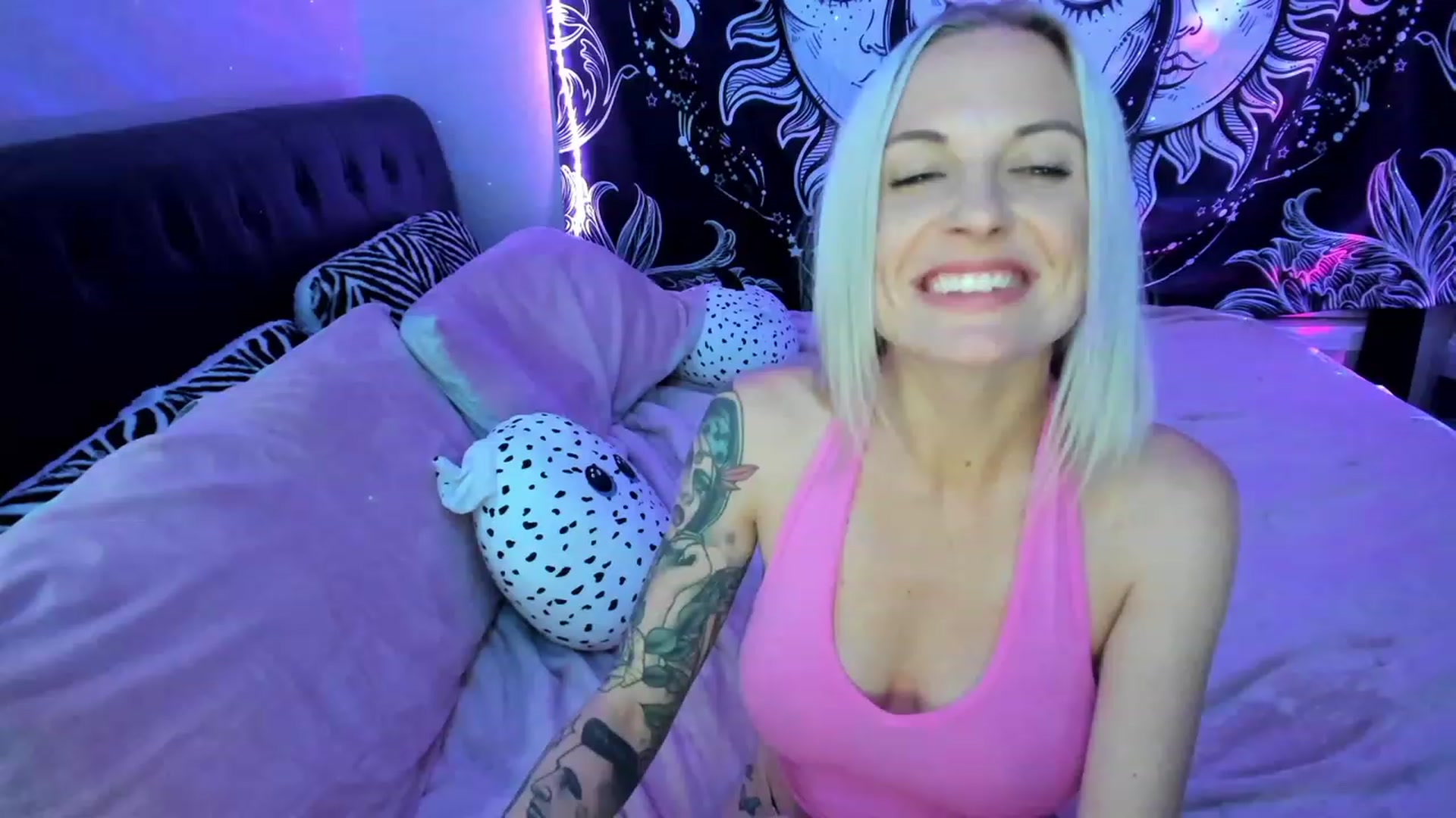 Gallery image thumbnail from Xo_belle's myfreecams stream on, 03/29/2023, 13:02 image 12 of 20
