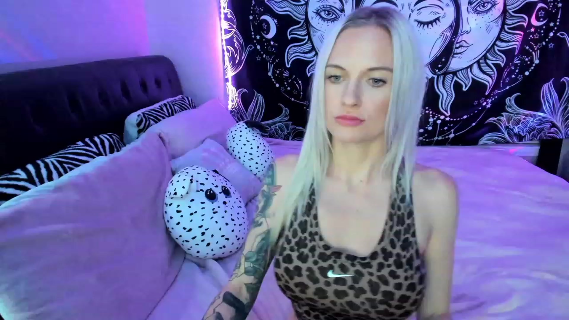 Gallery image thumbnail from Xo_belle's myfreecams stream on, 04/01/2023, 02:53 image 15 of 20