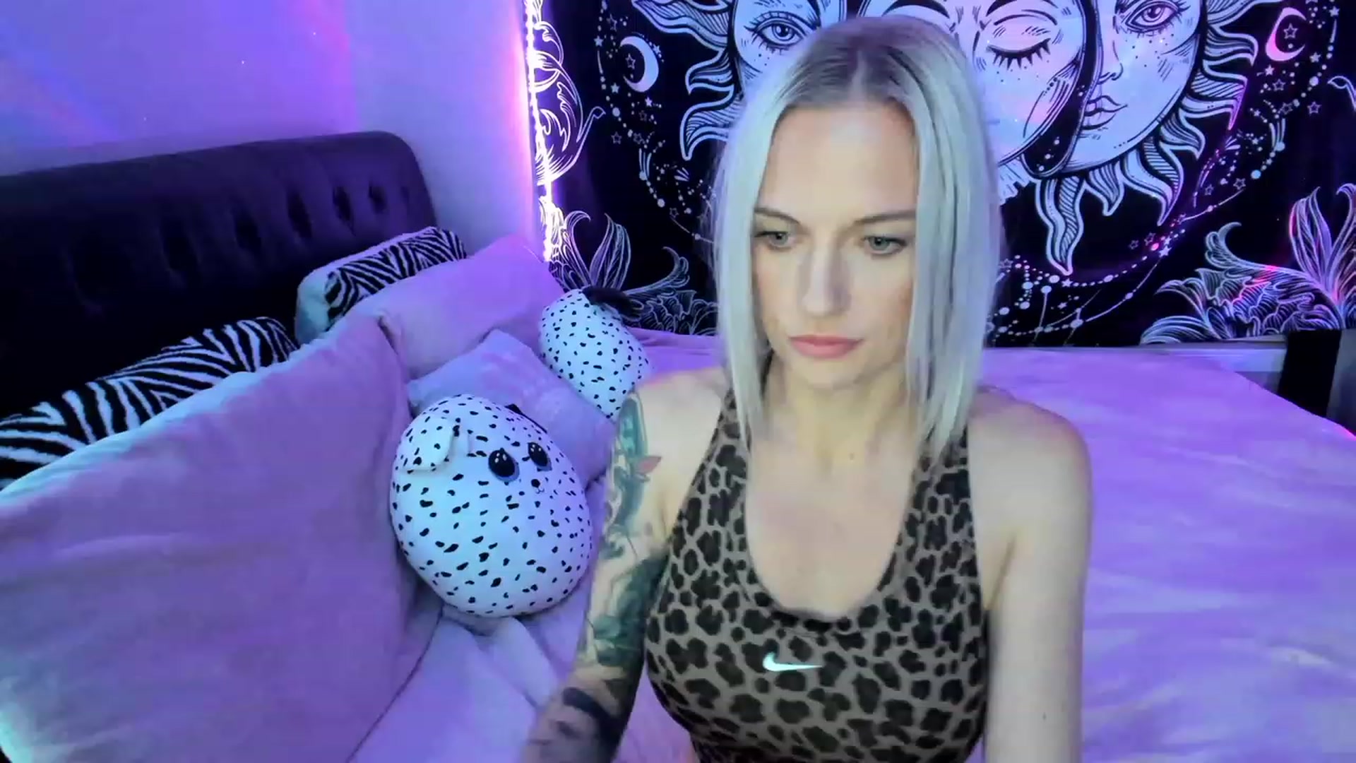 Gallery image thumbnail from Xo_belle's myfreecams stream on, 04/01/2023, 02:53 image 8 of 20