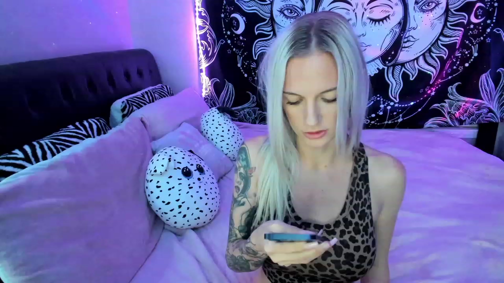 Gallery image thumbnail from Xo_belle's myfreecams stream on, 04/01/2023, 02:53 image 6 of 20