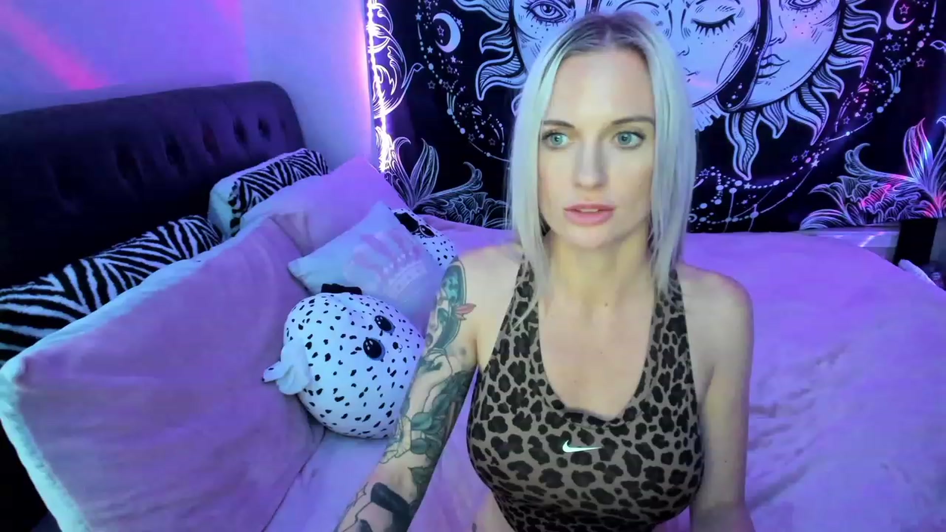 Gallery image thumbnail from Xo_belle's myfreecams stream on, 04/01/2023, 06:41 image 18 of 20