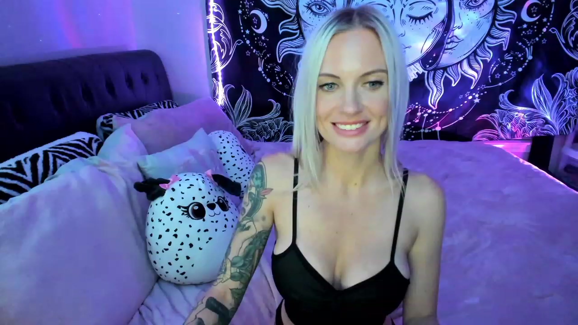 Gallery image thumbnail from Xo_belle's myfreecams stream on, 04/02/2023, 02:24 image 17 of 20