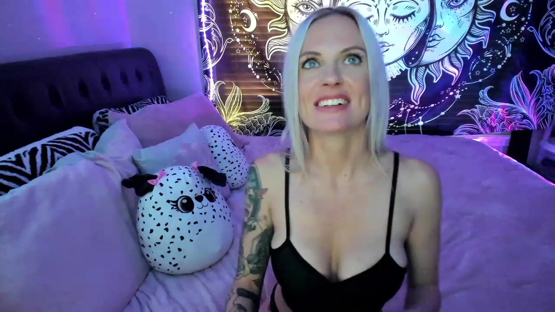 Gallery image thumbnail from Xo_belle's myfreecams stream on, 04/02/2023, 02:24 image 3 of 20