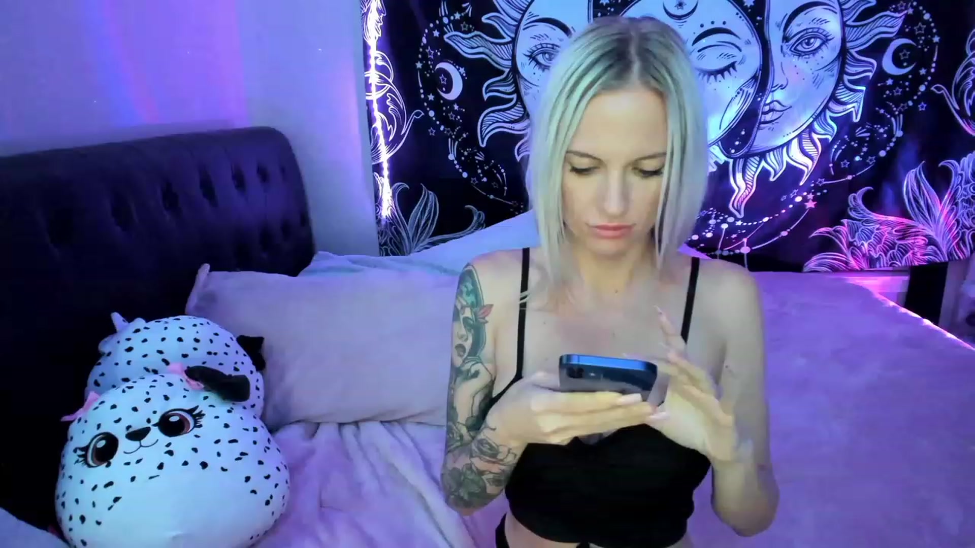 Gallery image thumbnail from Xo_belle's myfreecams stream on, 04/02/2023, 09:34 image 14 of 20